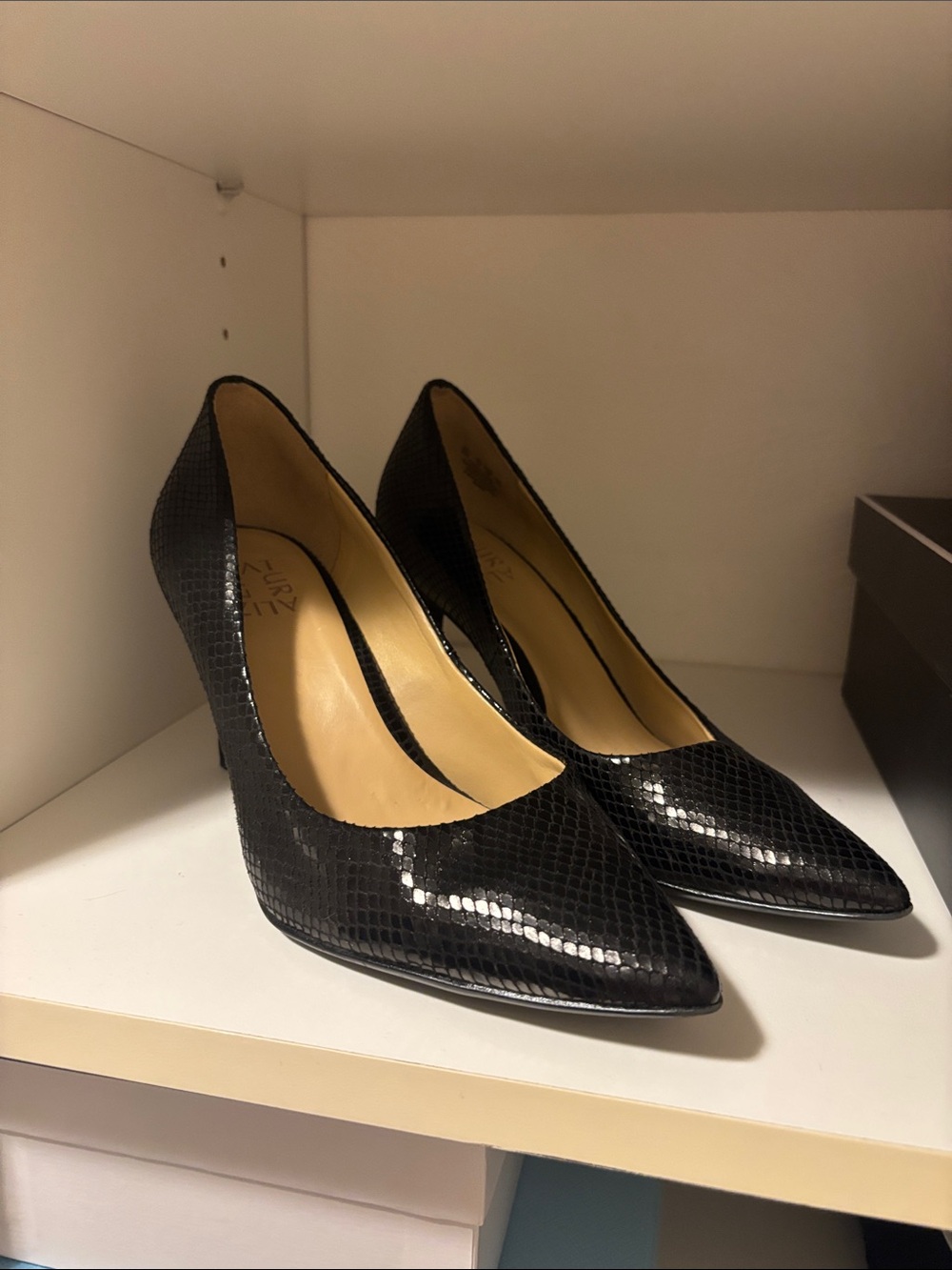 Naturalizer Black Snake-Embossed Pointed-Toe Pumps 8 Wide - Picture 1 of 7